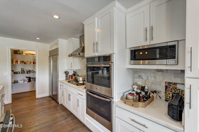 Building Photo - 4833 Dunman Ave