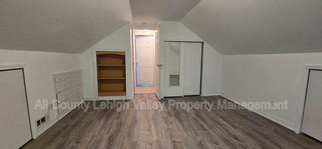 Building Photo - 1560 Riegel St