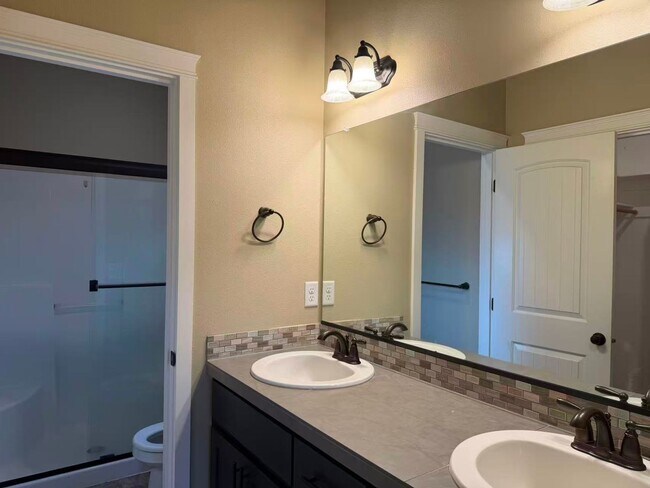 Building Photo - 3217 Gwen Ct SE