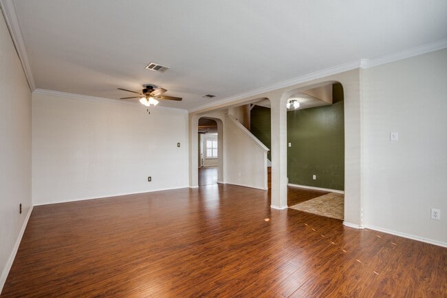 Building Photo - 4 Bedroom/2.5 Bath Wildhorse Subdivision