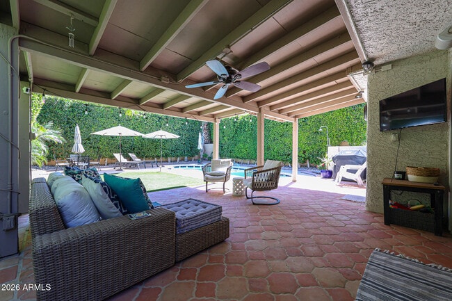 Building Photo - 8085 E Del Trigo