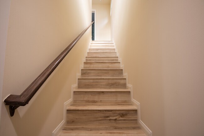 Building Photo - 1637 N Allen Ave