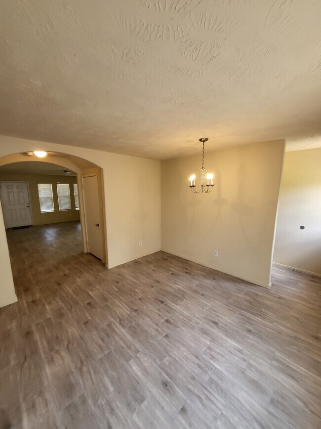 Building Photo - 5707 Saluda Creek Ln