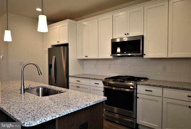 Building Photo - 61 Becker Dr