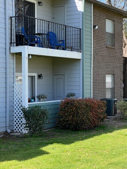 Building Photo - 12166 Metric Blvd
