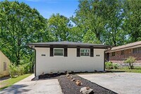 Building Photo - 2837 Palm Dr
