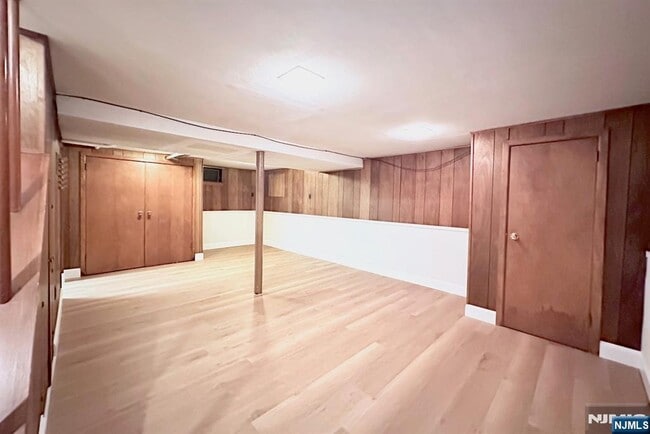 Building Photo - 48 Center