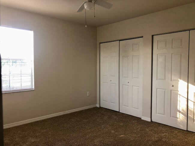 Building Photo - 2/2 condo becoming available February 1st,...