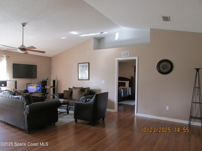 Building Photo - 534 White Plains Ave SW