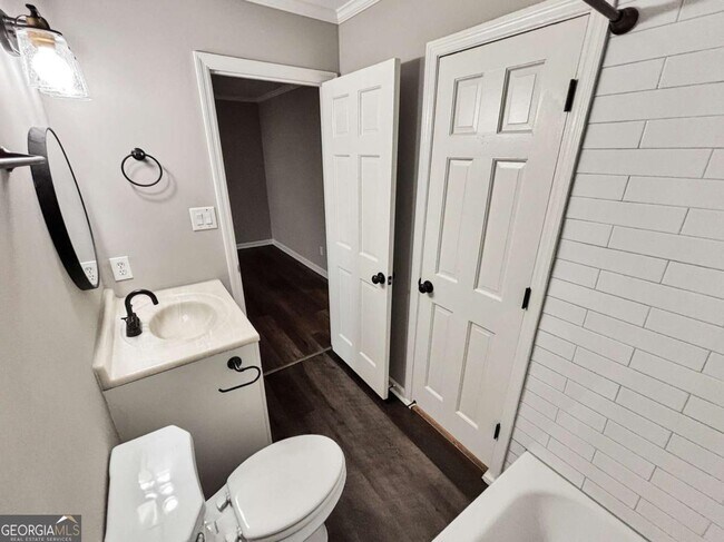 Building Photo - 1840 Cooper Lake Dr SE