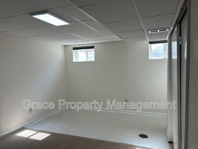 Building Photo - 10860 Stuart Cir