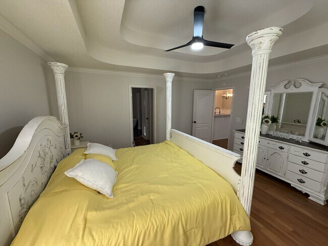 Building Photo - Beautifully Updated 4-Bedroom Home in Pool...