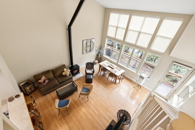 Building Photo - 562 Evans Ct