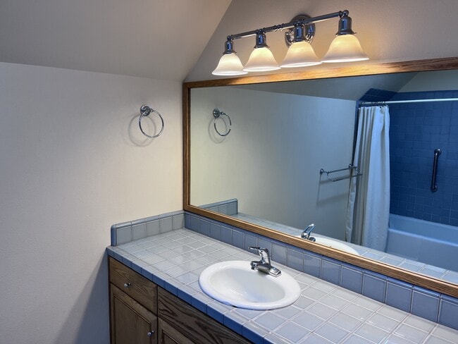 Building Photo - 623 Seabright Ave