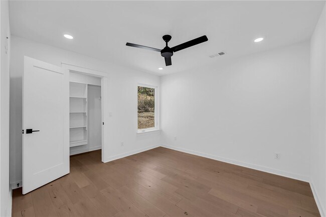 Building Photo - 123 S Paddock Loop