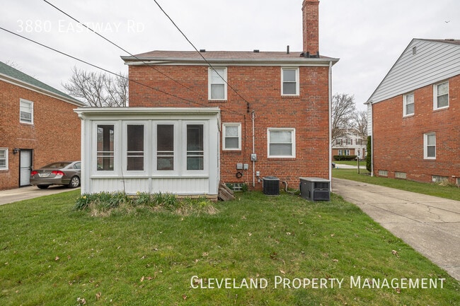 Building Photo - Large South Euclid Colonial