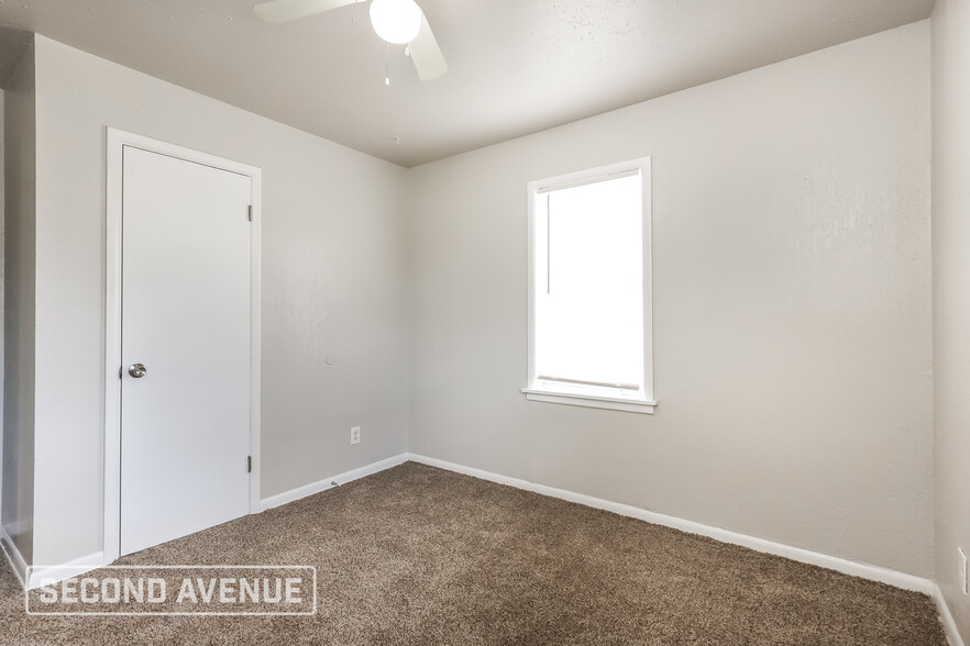 Building Photo - 3701 Woodside Dr