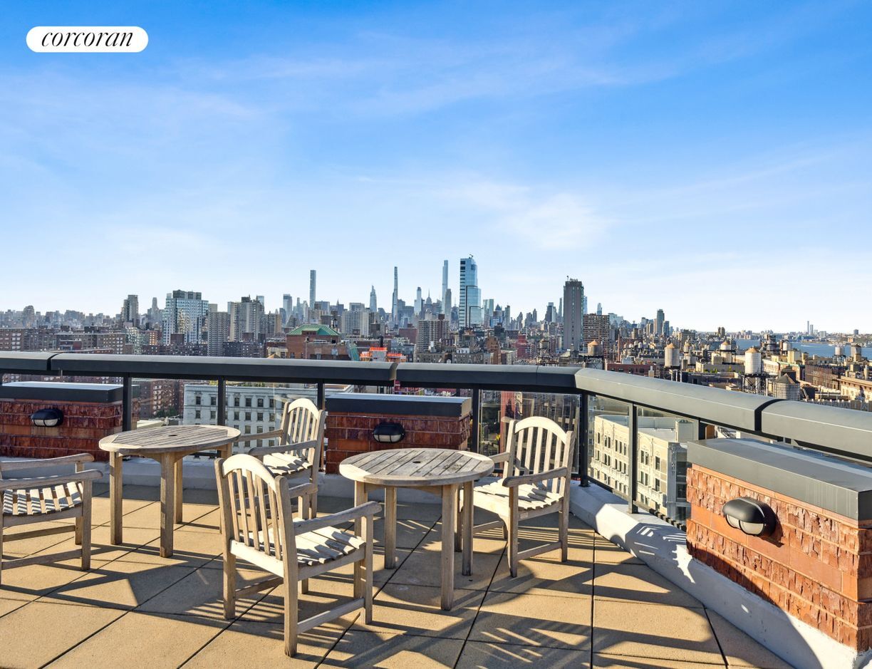 Building Photo - 272 W 107th St