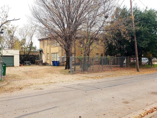 Building Photo - 4626 Columbia Ave