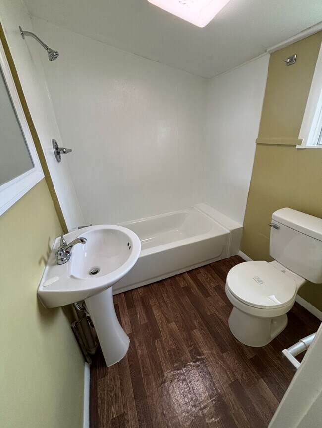 BATHROOM - 1126 Alabama Ave