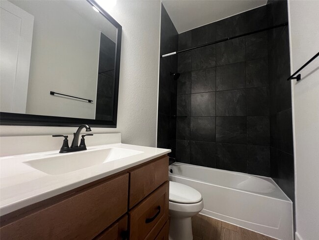 Building Photo - 10923 Cres Spg Dr