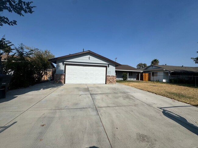 Primary Photo - Beautiful single-story home with 4 bedroom...