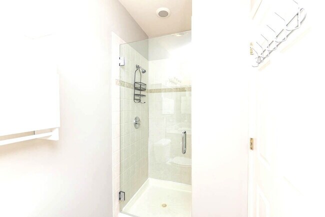 Building Photo - 2331 N Lister Ave