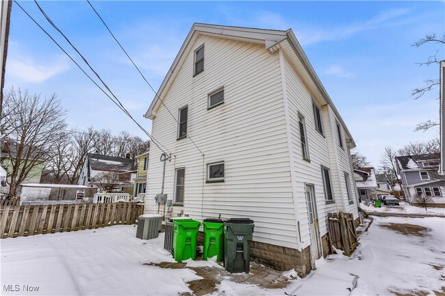 Building Photo - 10403 Russell Ave