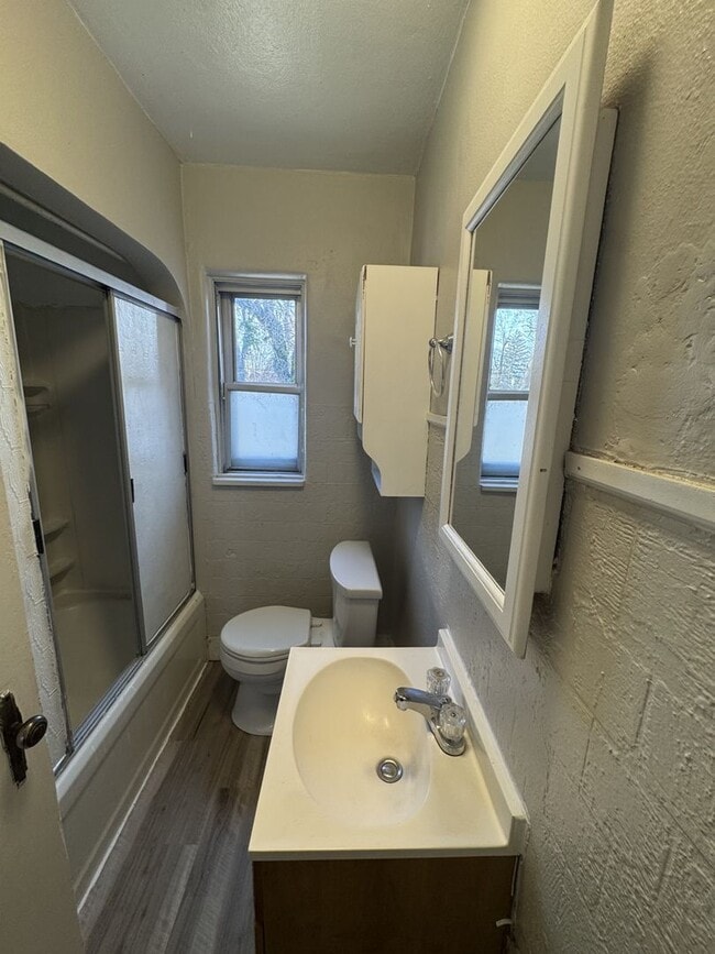 Building Photo - Welcome to this charming 2-bedroom, 1-bathroom home located in Dayton, OH*