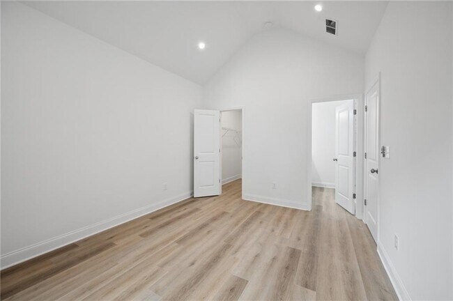 Building Photo - 2050 Morehouse Dr NW