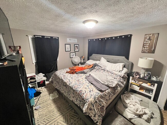 Building Photo - Home available in Christiansburg