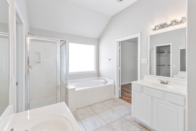Building Photo - 22012 Royal Timbers Dr