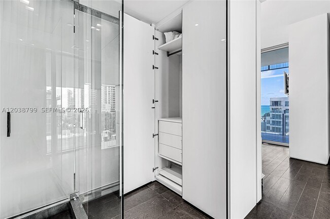 Building Photo - 120 Ocean 700