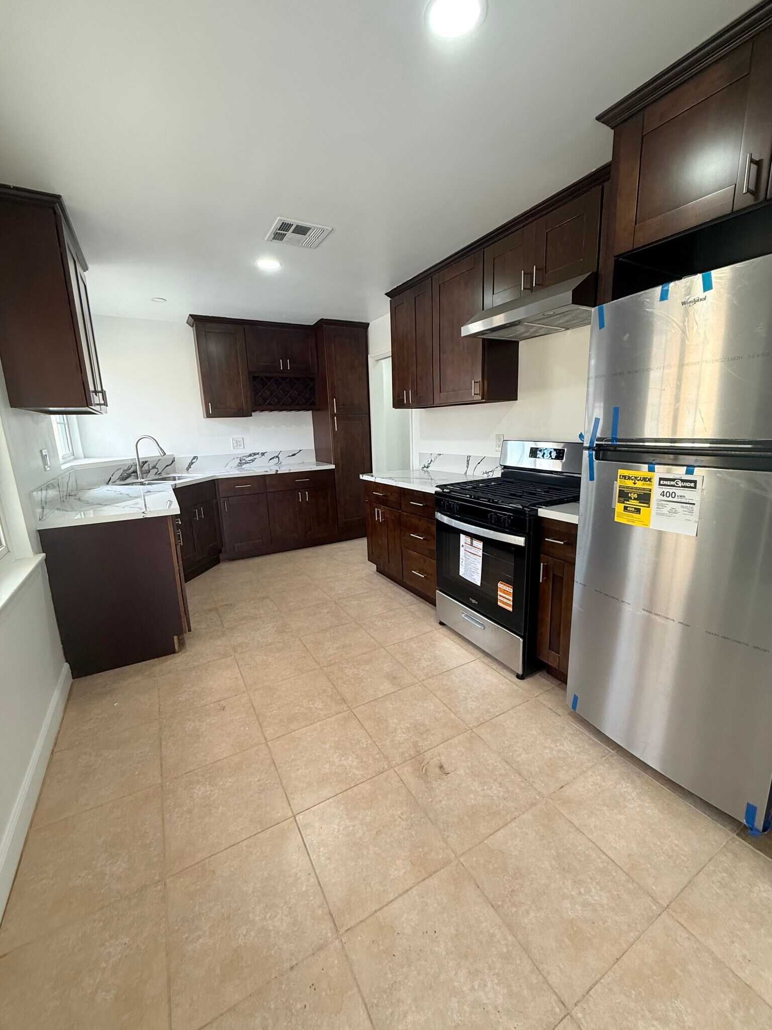 Building Photo - 9136 Clancey Ave