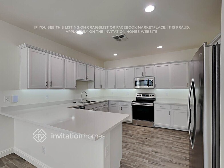 Building Photo - 242 N 69th Pl