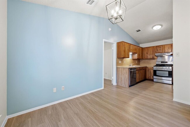 Building Photo - 11604 Norwegian Wood Dr