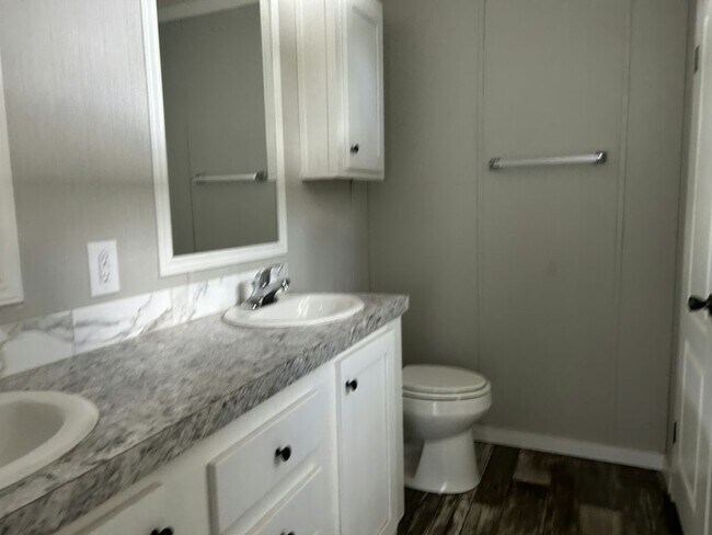 Building Photo - 456 Cecilia Dr