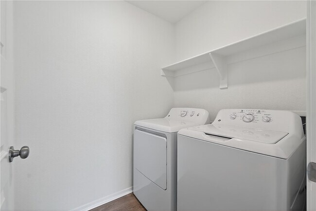 Building Photo - 6802 SW Dignity Ave