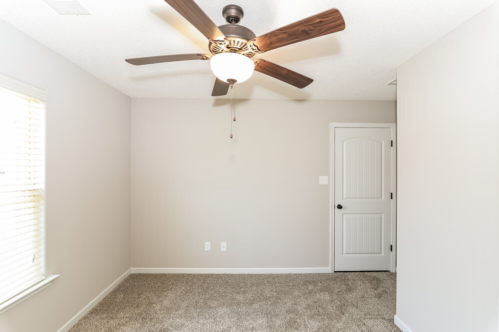 Building Photo - 1087 Darren Cir E