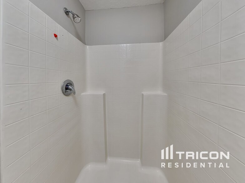 Building Photo - 262 King Arthur Ct
