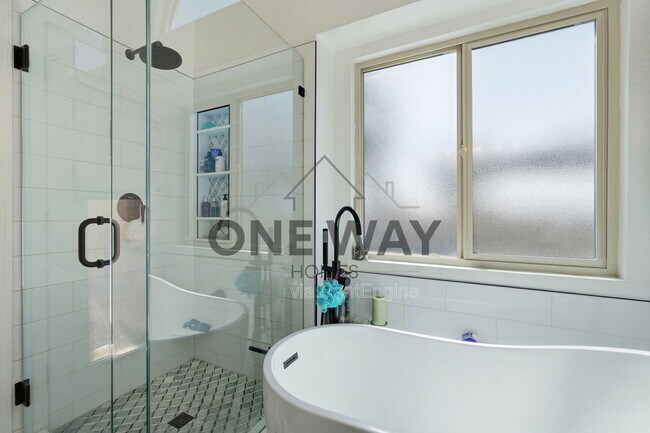 Building Photo - 1307 E Century Ave