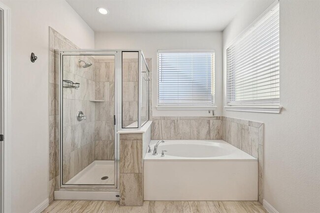 Building Photo - 308 Castlefields St