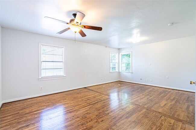 Building Photo - 1726 Du Barry Ln