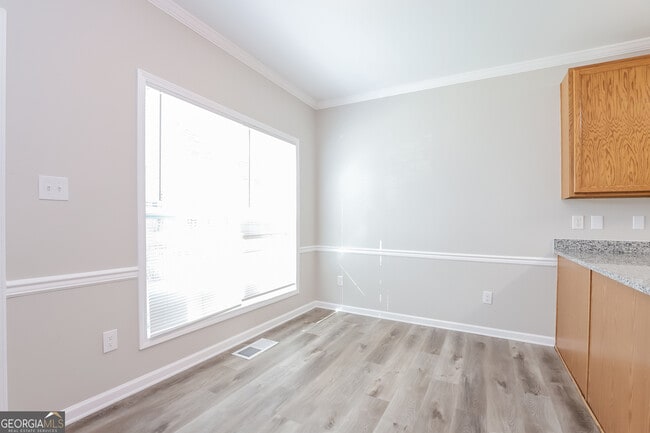 Building Photo - 5330 Mercedes Dr