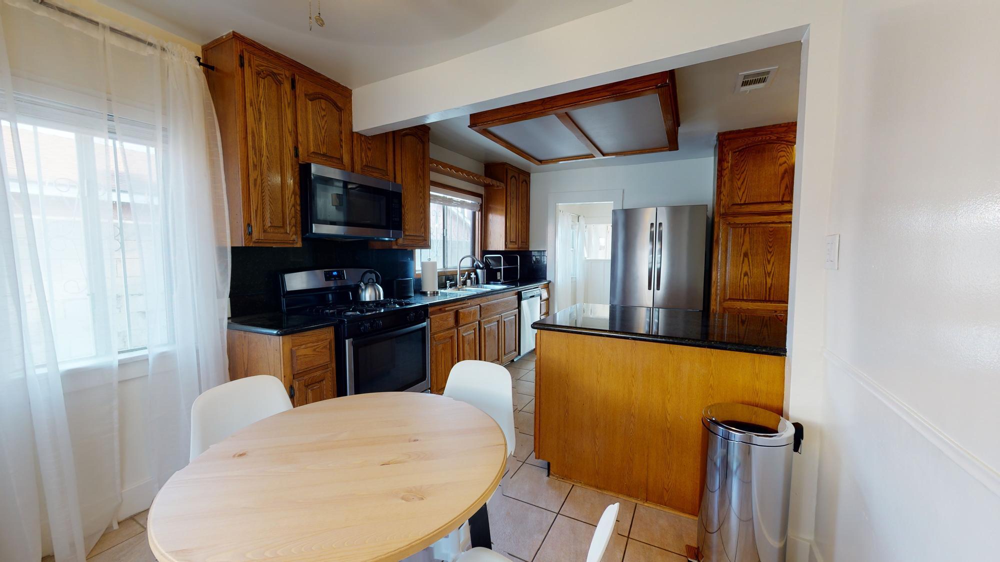 Building Photo - 3423 W 58th Plz