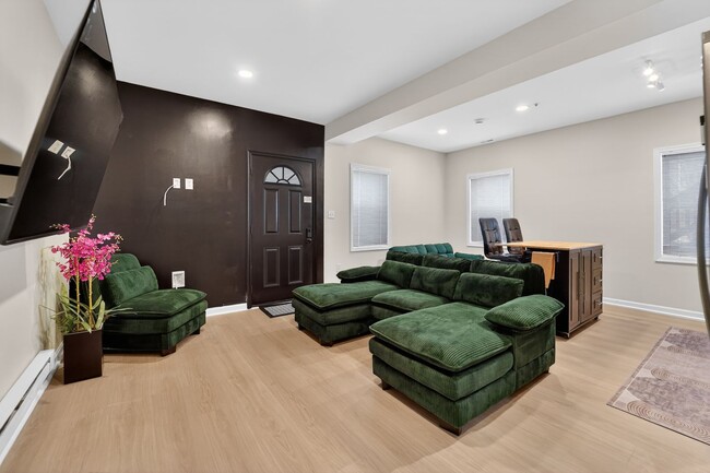 Building Photo - Private Basement Apartment for Rent!