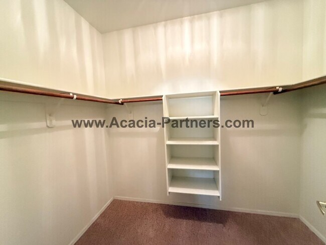 Building Photo - Three Bedroom  Home in Continental Reserves
