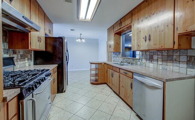 Building Photo - 7803 Lazy Ln