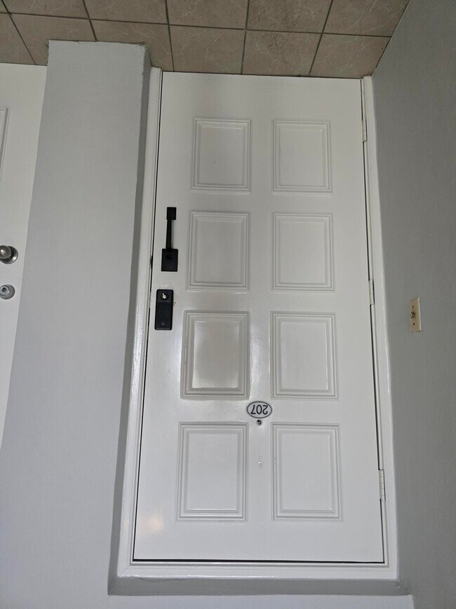 Building Photo - 3010 N Course Dr