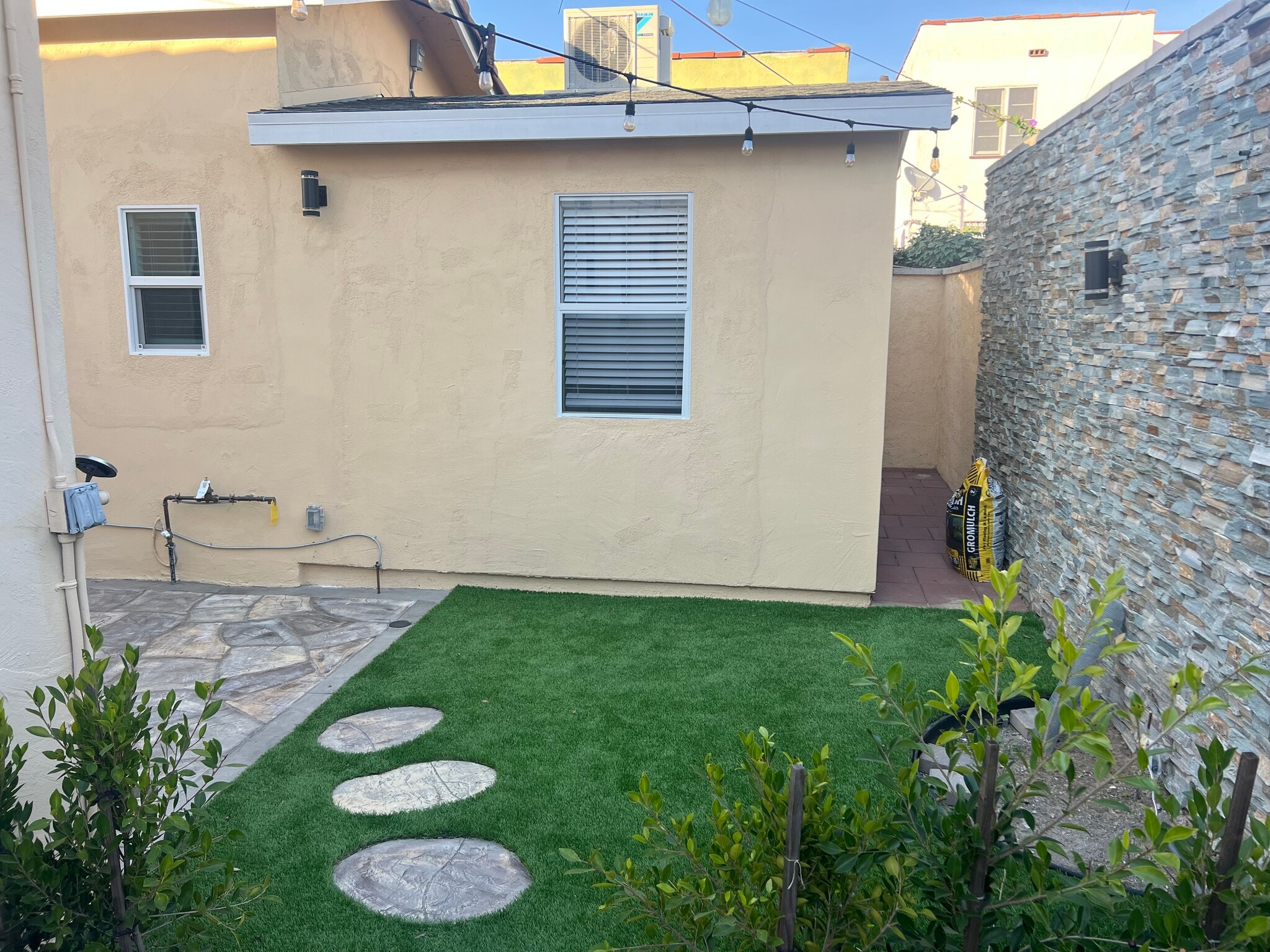 Building Photo - 1444 Alvira St